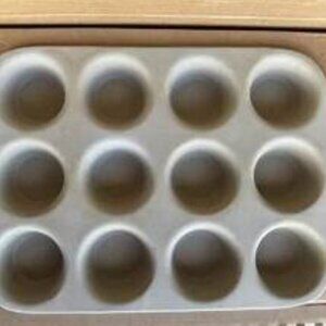 NEW! Pampered Chef 12-Cup Stoneware Muffin Pan